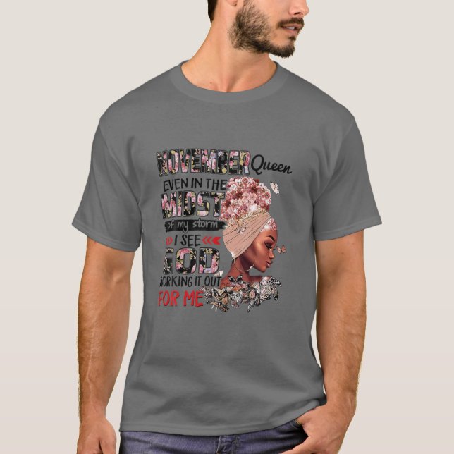 Camiseta Reina De Noviembre Incluso En Medio De Mi Tormenta (Anverso)