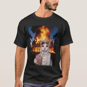 Camiseta Reina Gato Mansión Fuego Perlas Cóctel Drama Diver