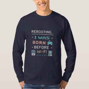 Camiseta Reiniciando... Nací Antes del Wi-Fi   Retro Pixel