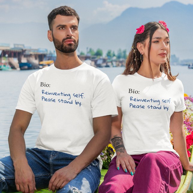 Camiseta Reinventarse a Sí Mismo, Por Favor Permanecer De A (Subido por el creador)