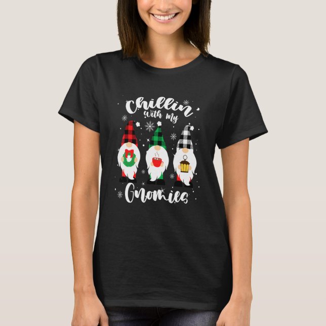 Camiseta Relajándome Con Mis Gnomitos Navideños de Cuadros  (Anverso)