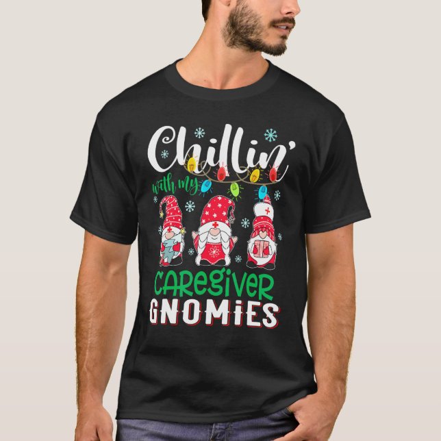 Camiseta Relajándome con mis gnomos de Navidad Luz Chris (Anverso)
