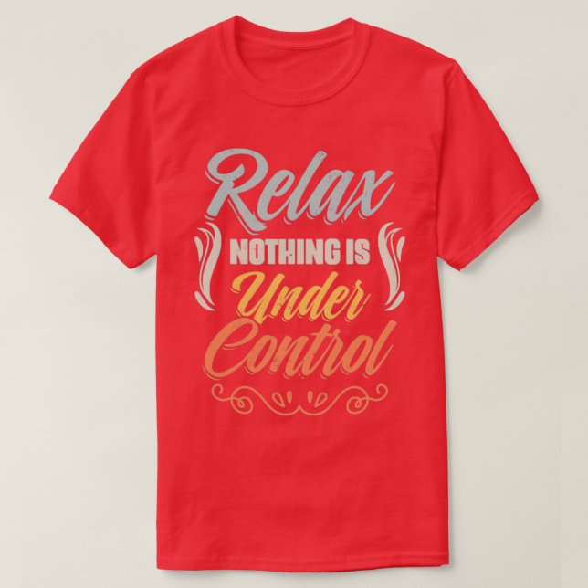 Camiseta Relájate, Nada Está Bajo El Control De La Divertid (Diseño del anverso)