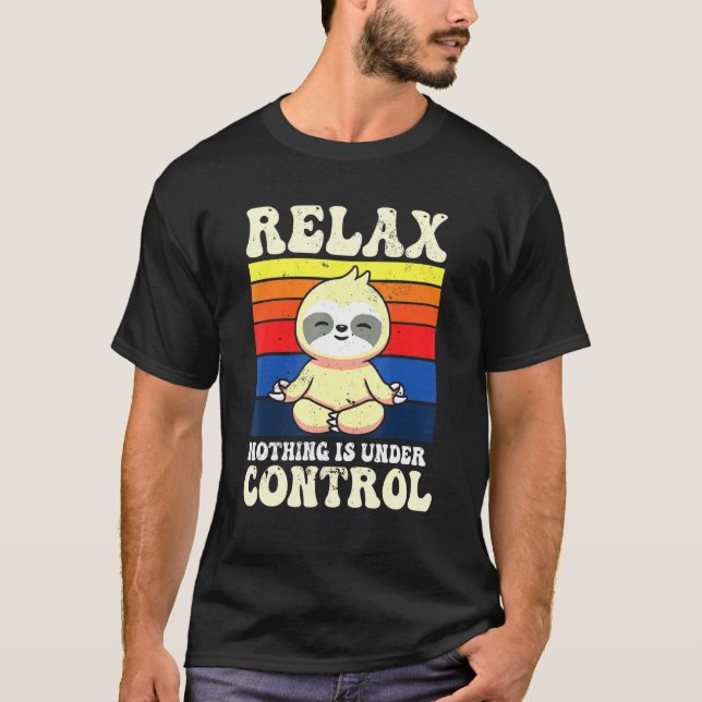 Camiseta Relájate, Nada Está Bajo El Control De La Meditaci (Anverso)