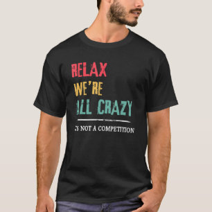 Camiseta Relájate, todos estamos locos, no es una competenc