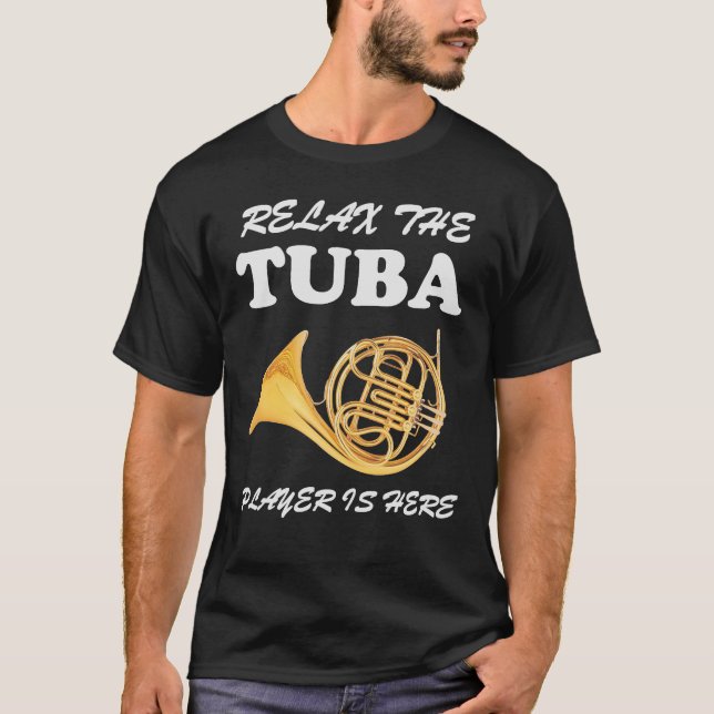 Camiseta Relaje al jugador de la tuba está aquí los HOMBRES (Anverso)