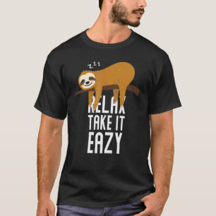 Camiseta Relájese Dormiendo Sobre Un Tramo De Árbol.