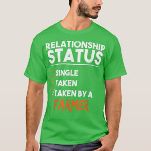 Camiseta Relationship Status Taken By A Farmer Funny Sarcas