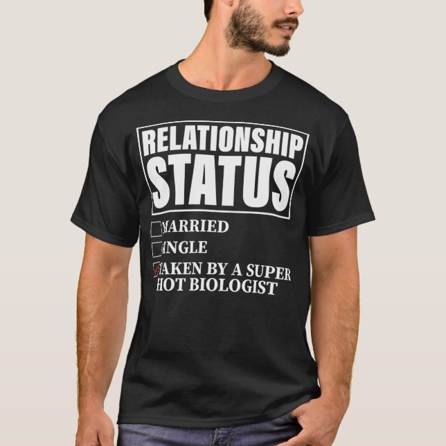 Camiseta Relationship Status Taken By Super Hot Biologist  (Anverso)