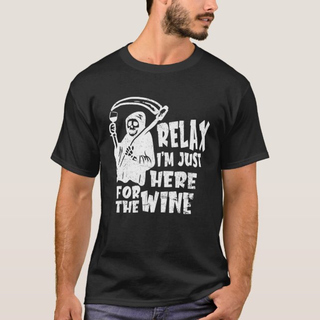 Camiseta Relax Im Just Here For The Wine Drink Halloween De (Anverso)