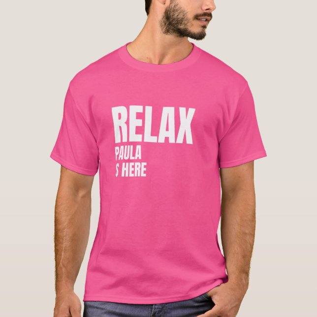 Camiseta Relax Paula Está Aquí Nombres De Nacimientos Popul (Anverso)