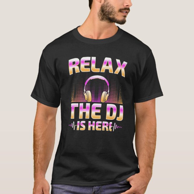 Camiseta Relax The DJ Is Here  DJ Disc Jockey Music Player  (Anverso)