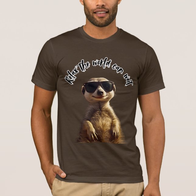 Camiseta Relax – The World Can Wait | Cool Meerkat with Sun (Anverso)