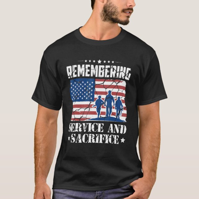 Camiseta Remembering Service And Sacrifice Usa Memorial Day (Anverso)