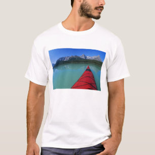 Camiseta Remo en kayak en el lago Waterfowl bajo el pico Ho