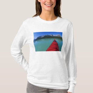 Camiseta Remo en kayak en el lago Waterfowl bajo el pico Ho