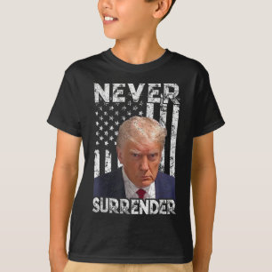 Camiseta Renuncia a Trump Mug Shot 2024 Bandera estadounide