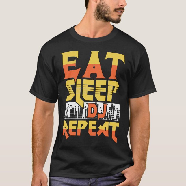 Camiseta Repetición de dj de sueño de consumo (Anverso)
