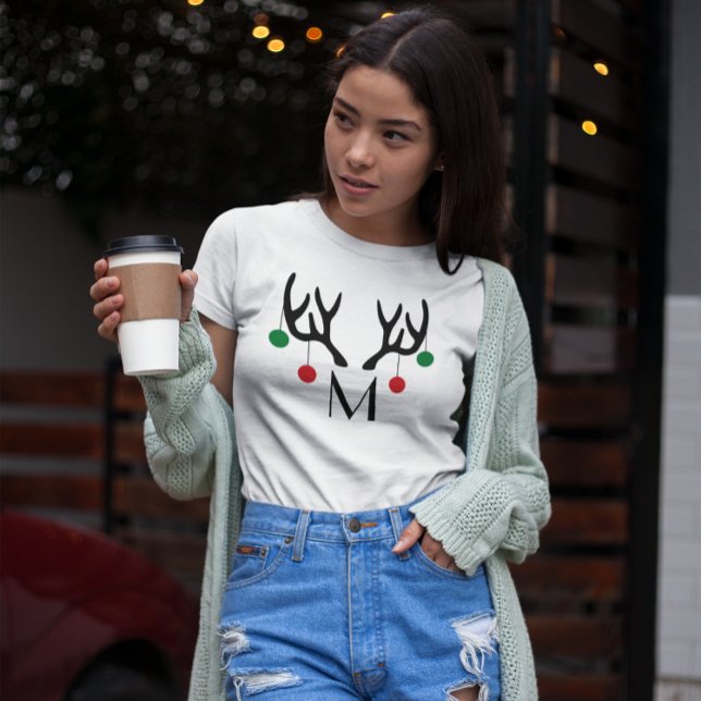 Camiseta Reproductores de renos Navidades modernos Monogram (Subido por el creador)