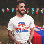 Camiseta Republicanos por elefante Kamala Harris<br><div class="desc">Republicanos por la camiseta de Kamala Harris con el elefante republicano rojo y azul. Conservadores votando por Kamala como presidente en las elecciones de 2024.</div>