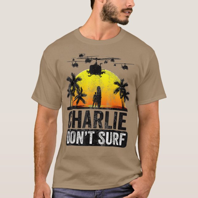 Camiseta Rertro Vintage Charlie Dont Surf (Anverso)