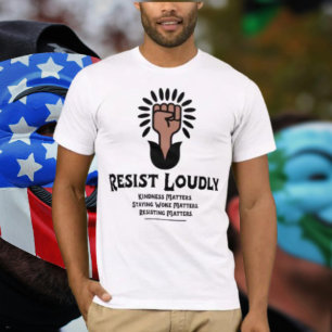Camiseta Resist Louly T-Shirt   Puño levantado por la justi