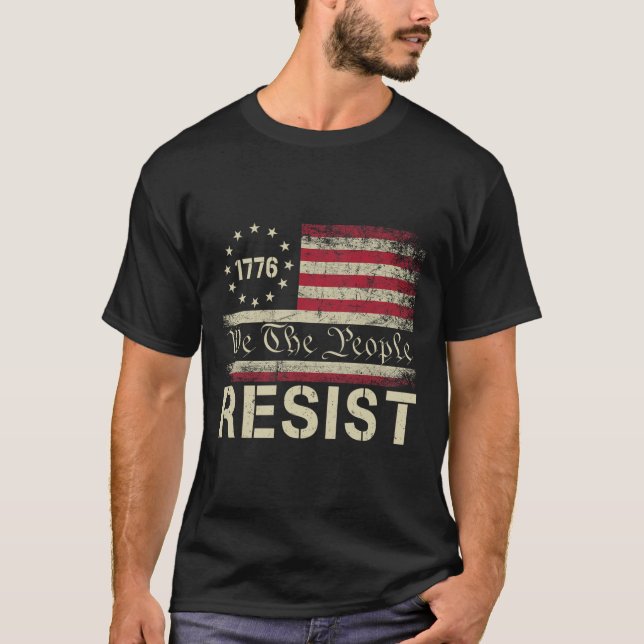 Camiseta Resistir a Trump protestar contra la bandera polít (Anverso)
