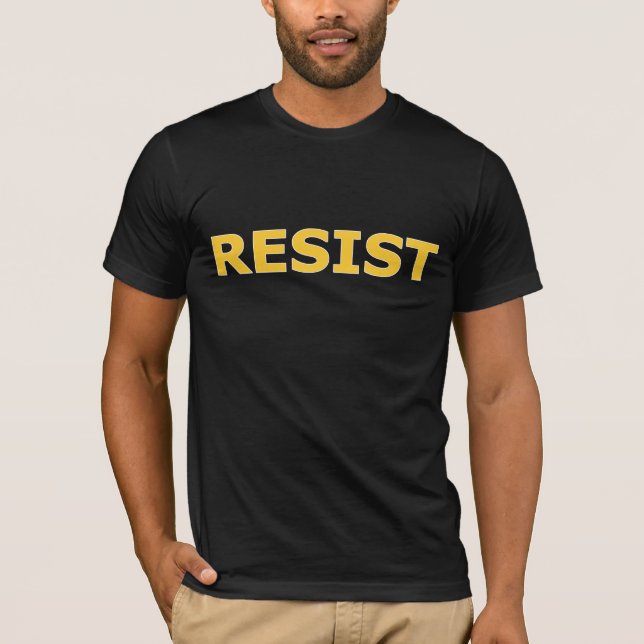 Camiseta RESISTIR - Amarillo sobre negro (Anverso)