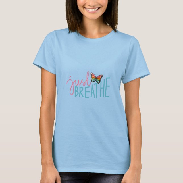 Camiseta Respira con mariposa arcoiris (Anverso)