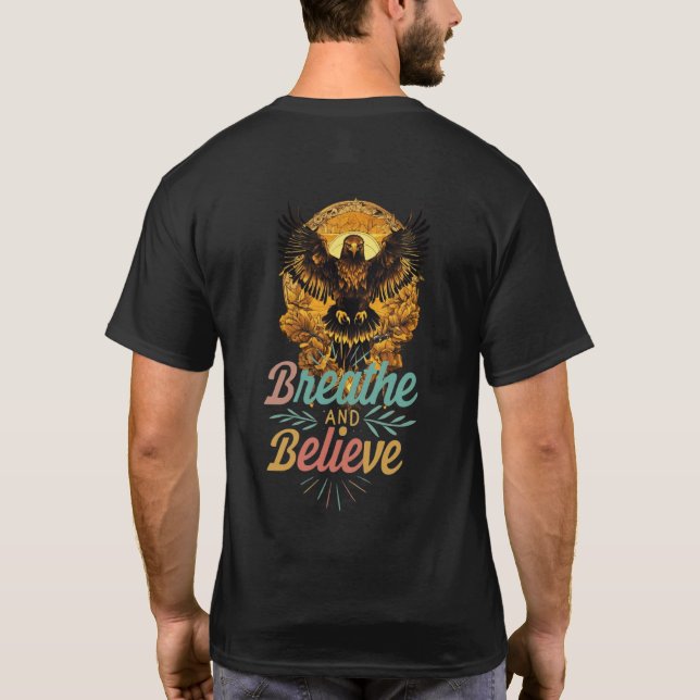 Camiseta "Respira y crea" tatuaje de águila dorada (Reverso)