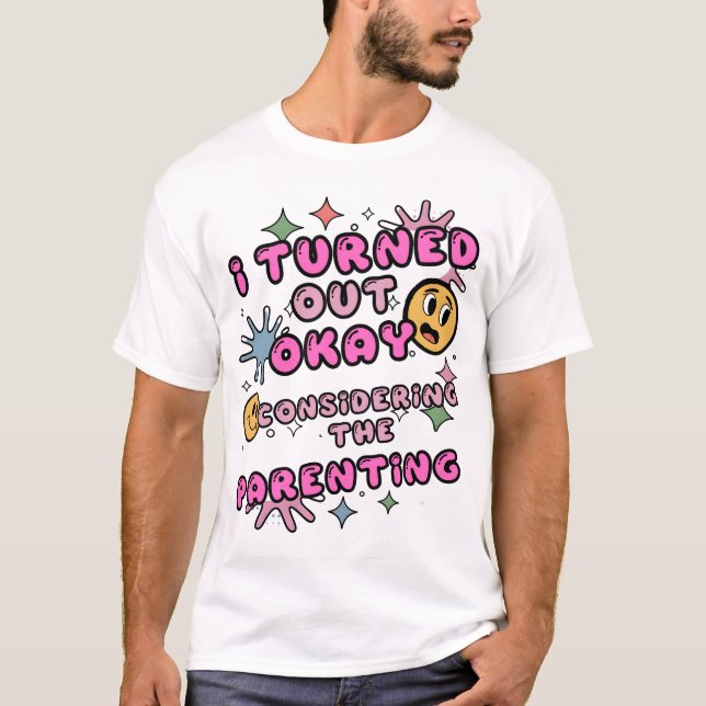 Camiseta Resulté Bien Considerando La Crianza (Anverso)