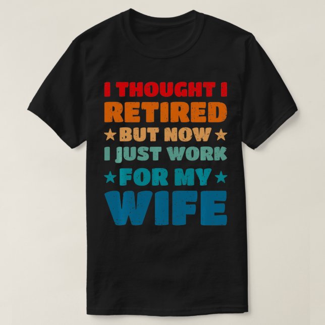 Camiseta Retirada Pero Ahora Trabajo Para Mi Esposa Diverti (Diseño del anverso)