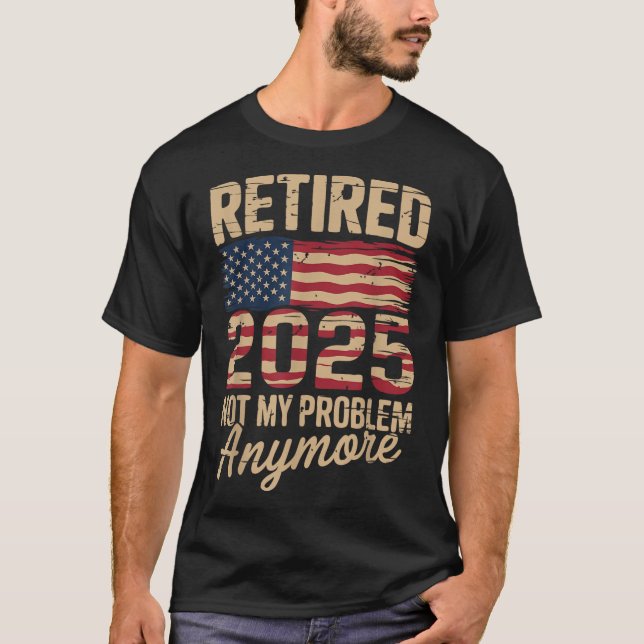 Camiseta Retirado 2025 Ya No Es Mi Problema Con La Bandera  (Anverso)