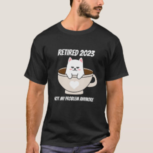 Camiseta Retired 2023 Retirement Lazy Cat and Coffee