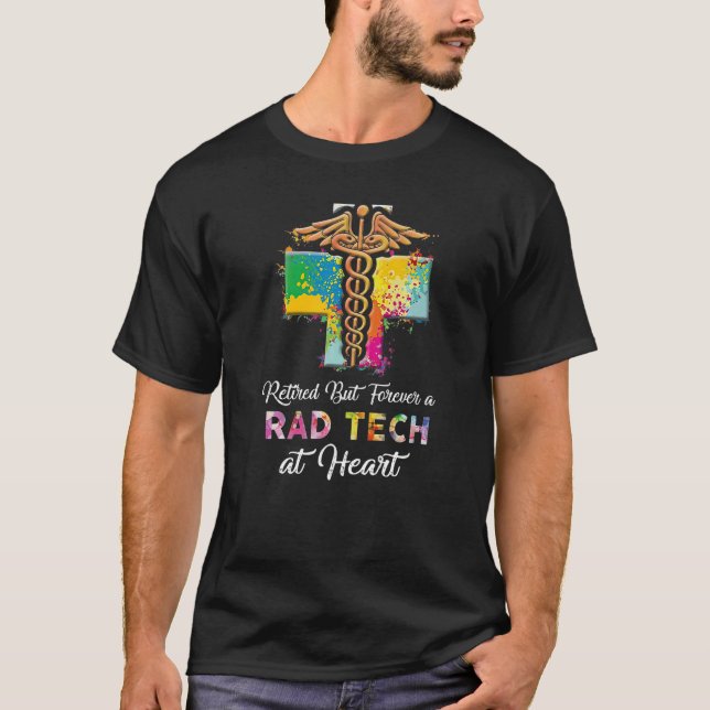 Camiseta Retired But Forever A Rad Tech At Heart Nurse Life (Anverso)