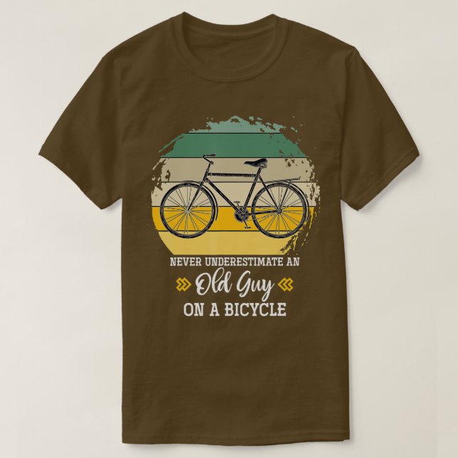 Camiseta Retired Cyclist Never Underestimate An Old Guy On  (Diseño del anverso)
