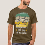 Camiseta Retired Cyclist Never Underestimate An Old Guy On<br><div class="desc">Retired Cyclist Never Underestimate An Old Guy On A Bicycle  .</div>