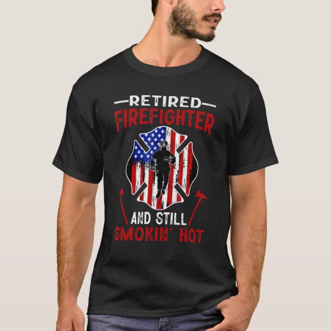 Camiseta Retired Firefighter And Still Smokin Hot American  (Anverso)