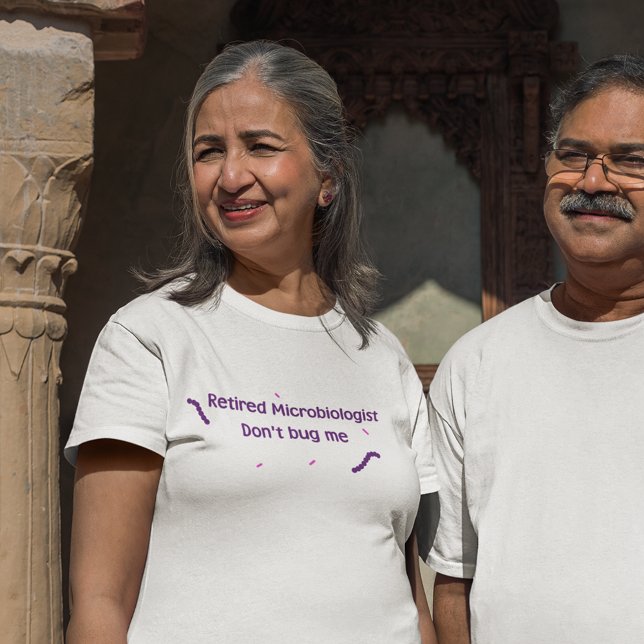 Camiseta Retired Microbiologist (Subido por el creador)