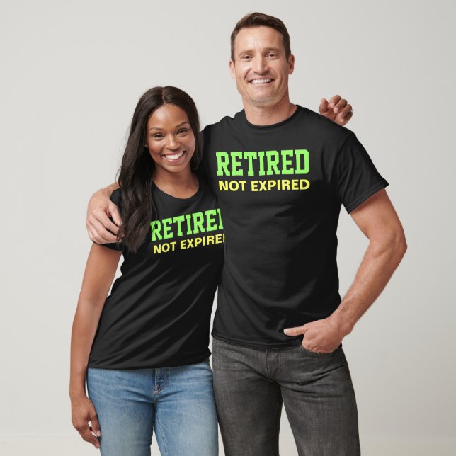 Camiseta RETIRED Not Expired Saying (Unisexo)