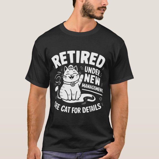 Camiseta Retired Under New Management - Funny Cat Retiremen (Anverso)