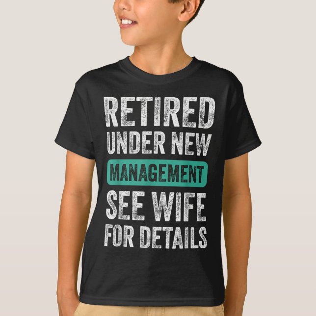 Camiseta Retired Under New Management, Funny Husband Humor  (Anverso)