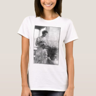 Camiseta Retrato de las plantas de riego de Helen Keller