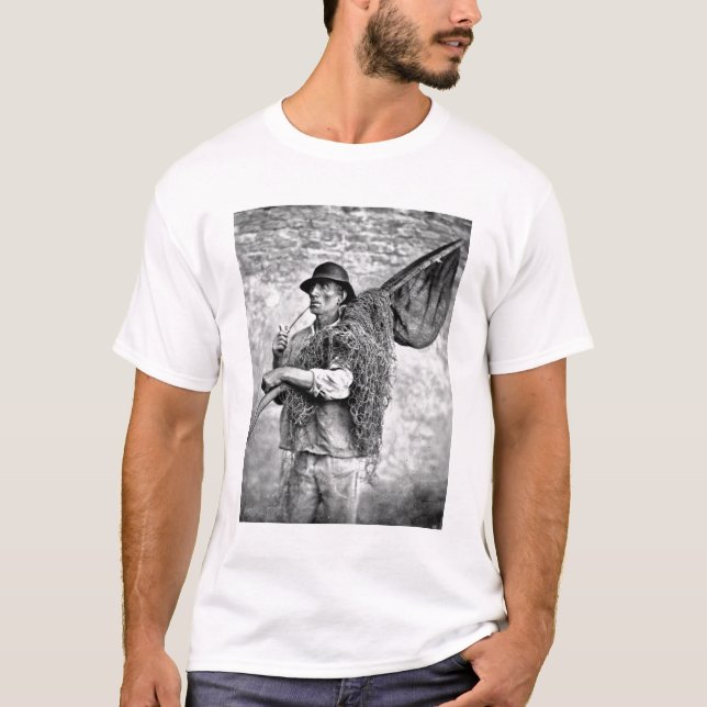 Camiseta Retrato de un pescador que lleva sus redes (pho de (Anverso)