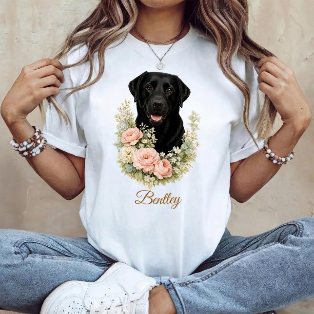 Camiseta Retrato floral de Labrador negro (Subido por el creador)