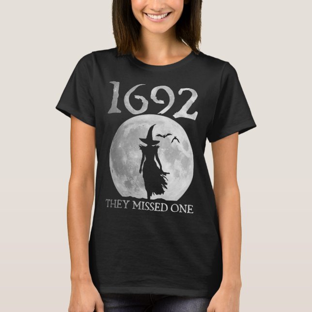 Camiseta Retro 1692 Se Perdieron Un Salmo De Brujas 1692 Ha (Anverso)