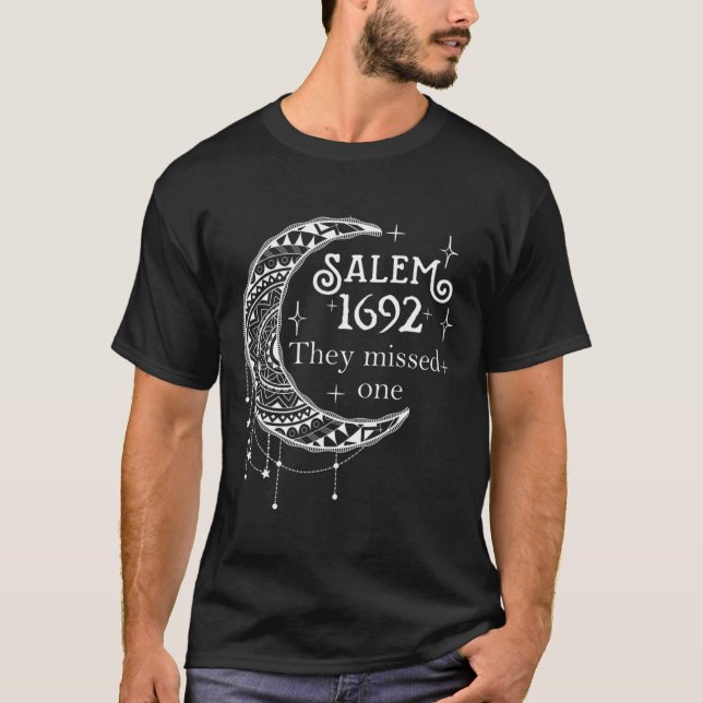 Camiseta Retro 1692 Se Perdieron Un Salmo De Brujas 1692 Ha (Anverso)