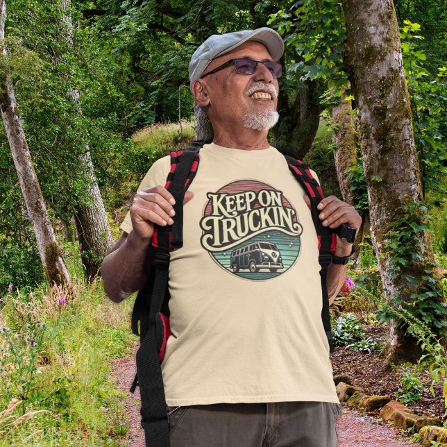 Camiseta Retro 60 (A must-have for old souls and free spirits. Keep on truckin’ in timeless 1960s counterculture cool.
)