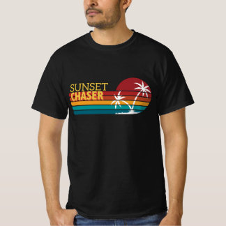 Camiseta Retro 80s Cazador de Atardecer Palmeras Tropicales