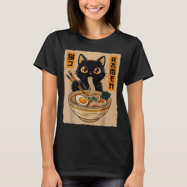 Camiseta Retro Anime Kawaii Black Cat Eating Ramen Noodles  (Anverso)